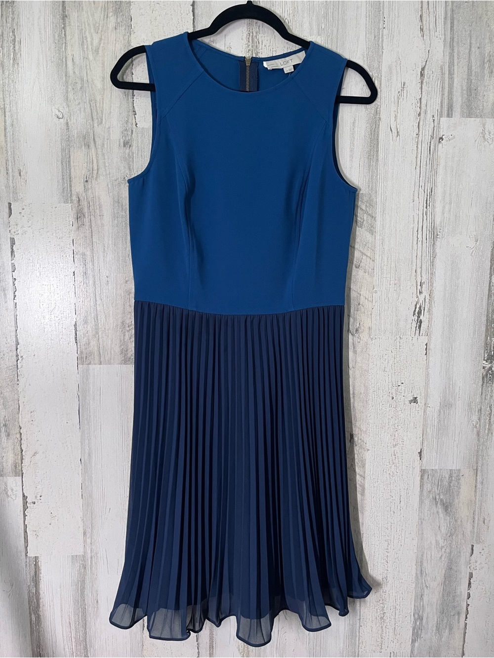 LOFT Two-Tone Blue Sleeveless Pleated Midi Dress 4T